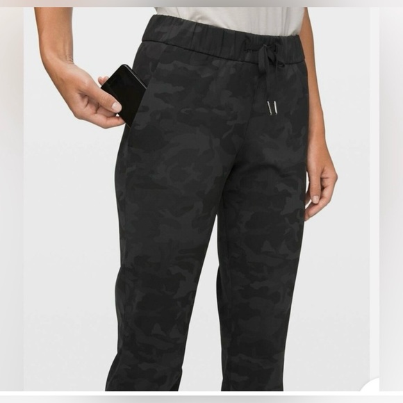 EUC Lululemon “On the Fly” Camo 7/8 pants, Size 12 - Picture 4 of 15